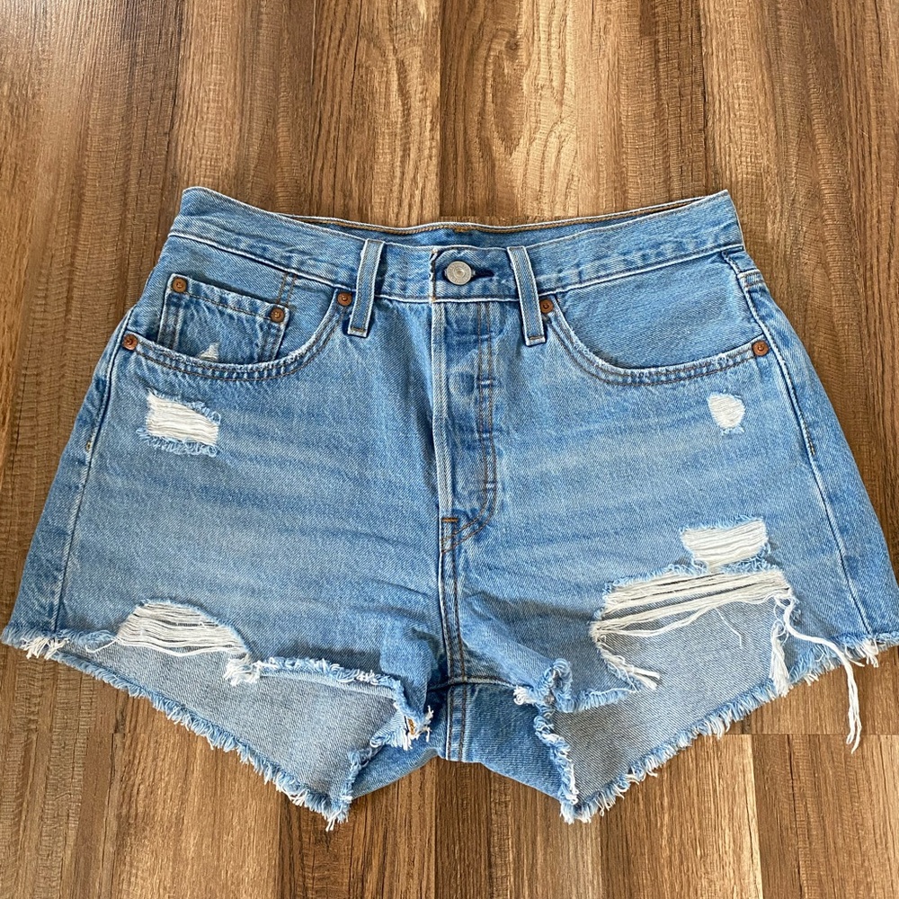 Distressed Levi’s 501 Jean Shorts High Rise